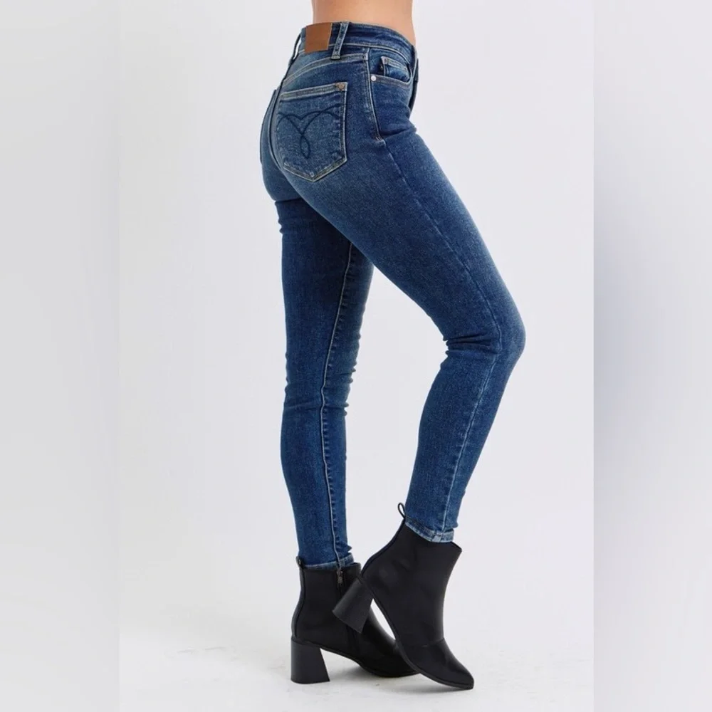 NWT Judy Blue PLUS + REG Size Dark Wash Mid-Rise Thermal Ankle Skinny Jeans - Picture 3 of 10